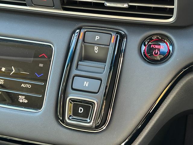 オデッセイハイブリッド e:HEVアブソルート・EX ギャザズナビ/マルチビューカメラシステム/元当社デモカー/2列目パワーシート/ブラインドスポット/パワーテールゲート/2列目オットマン/サイドエアバック/2列目シートヒーター/ワイヤレスチャージャー(15枚目)