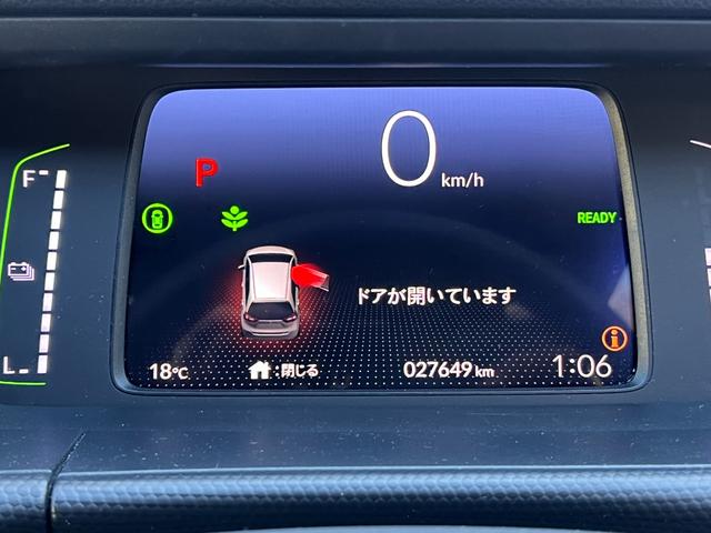 フィット ｅ：ＨＥＶベーシック　社外ナビ／ホンダセンシング／スマートキー／禁煙車／ＥＴＣ／リアカメラ／電子パーキング／ブレーキホールド／パーキングセンサー／サイドエアバック／誤発信抑制機能／保証書／（10枚目）