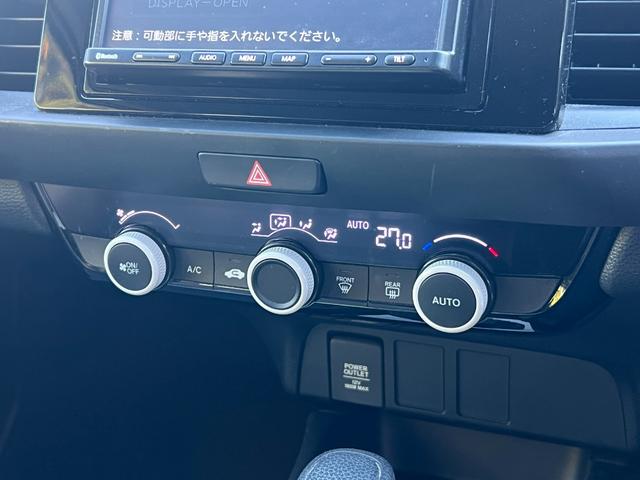フィット ｅ：ＨＥＶベーシック　社外ナビ／ホンダセンシング／スマートキー／禁煙車／ＥＴＣ／リアカメラ／電子パーキング／ブレーキホールド／パーキングセンサー／サイドエアバック／誤発信抑制機能／保証書／（16枚目）