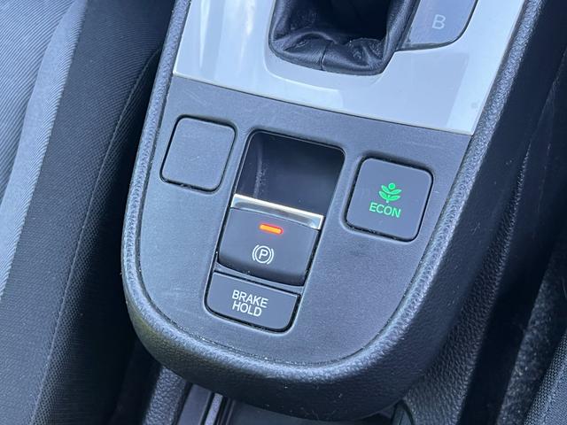 フィット ｅ：ＨＥＶベーシック　社外ナビ／ホンダセンシング／スマートキー／禁煙車／ＥＴＣ／リアカメラ／電子パーキング／ブレーキホールド／パーキングセンサー／サイドエアバック／誤発信抑制機能／保証書／（19枚目）