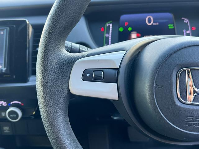 フィット ｅ：ＨＥＶベーシック　社外ナビ／ホンダセンシング／スマートキー／禁煙車／ＥＴＣ／リアカメラ／電子パーキング／ブレーキホールド／パーキングセンサー／サイドエアバック／誤発信抑制機能／保証書／（22枚目）