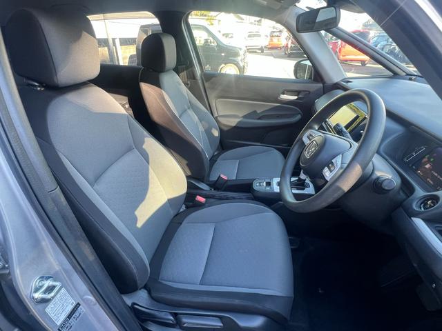 フィット ｅ：ＨＥＶベーシック　社外ナビ／ホンダセンシング／スマートキー／禁煙車／ＥＴＣ／リアカメラ／電子パーキング／ブレーキホールド／パーキングセンサー／サイドエアバック／誤発信抑制機能／保証書／（26枚目）