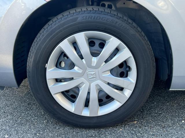 フィット ｅ：ＨＥＶベーシック　社外ナビ／ホンダセンシング／スマートキー／禁煙車／ＥＴＣ／リアカメラ／電子パーキング／ブレーキホールド／パーキングセンサー／サイドエアバック／誤発信抑制機能／保証書／（38枚目）