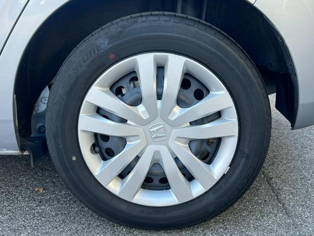 フィット ｅ：ＨＥＶベーシック　社外ナビ／ホンダセンシング／スマートキー／禁煙車／ＥＴＣ／リアカメラ／電子パーキング／ブレーキホールド／パーキングセンサー／サイドエアバック／誤発信抑制機能／保証書／（39枚目）