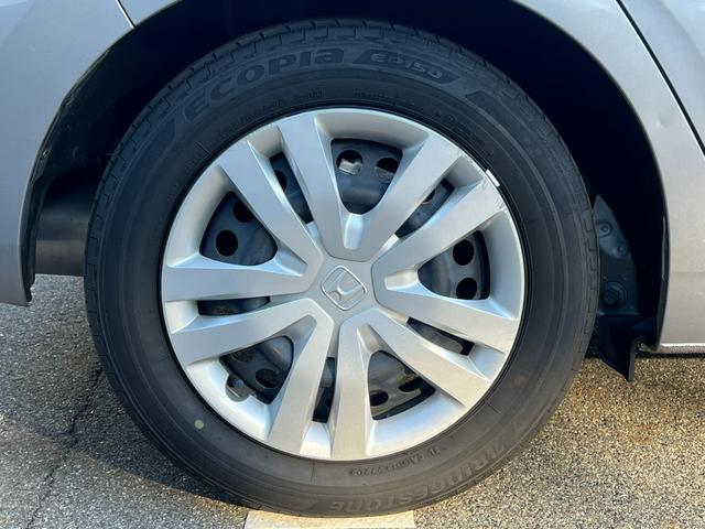 フィット ｅ：ＨＥＶベーシック　社外ナビ／ホンダセンシング／スマートキー／禁煙車／ＥＴＣ／リアカメラ／電子パーキング／ブレーキホールド／パーキングセンサー／サイドエアバック／誤発信抑制機能／保証書／（40枚目）