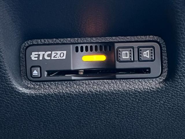 シビック ハッチバック　ギャザズナビ／センシング／シートヒーター／禁煙車／運転席助手席パワーシート／コンビシート／ブラインドスポット／純正１８ＡＷ／ＬＥＤヘッドライト／オートリトラミラー／電子パーキング／スマートキー（16枚目）