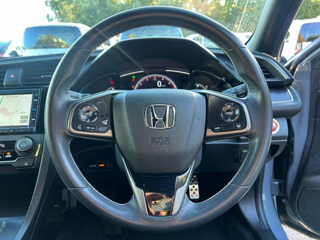 シビック ハッチバック　ギャザズナビ／センシング／シートヒーター／禁煙車／運転席助手席パワーシート／コンビシート／ブラインドスポット／純正１８ＡＷ／ＬＥＤヘッドライト／オートリトラミラー／電子パーキング／スマートキー（17枚目）