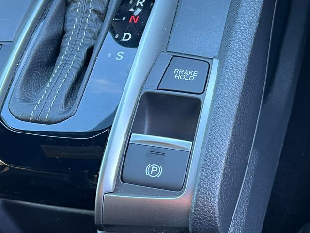 シビック ハッチバック　ギャザズナビ／センシング／シートヒーター／禁煙車／運転席助手席パワーシート／コンビシート／ブラインドスポット／純正１８ＡＷ／ＬＥＤヘッドライト／オートリトラミラー／電子パーキング／スマートキー（24枚目）