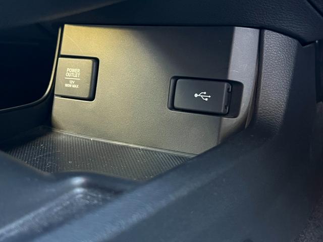 シビック ハッチバック　ギャザズナビ／センシング／シートヒーター／禁煙車／運転席助手席パワーシート／コンビシート／ブラインドスポット／純正１８ＡＷ／ＬＥＤヘッドライト／オートリトラミラー／電子パーキング／スマートキー（27枚目）