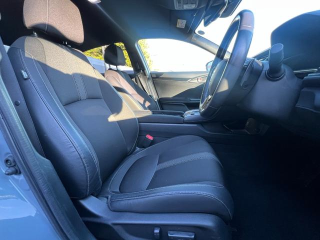 シビック ハッチバック　ギャザズナビ／センシング／シートヒーター／禁煙車／運転席助手席パワーシート／コンビシート／ブラインドスポット／純正１８ＡＷ／ＬＥＤヘッドライト／オートリトラミラー／電子パーキング／スマートキー（28枚目）