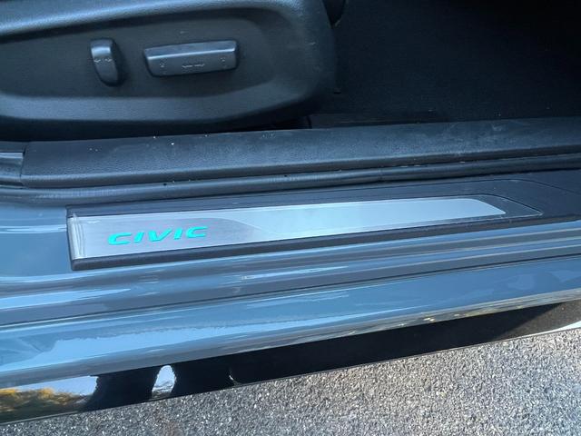 シビック ハッチバック　ギャザズナビ／センシング／シートヒーター／禁煙車／運転席助手席パワーシート／コンビシート／ブラインドスポット／純正１８ＡＷ／ＬＥＤヘッドライト／オートリトラミラー／電子パーキング／スマートキー（30枚目）