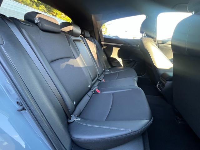 シビック ハッチバック　ギャザズナビ／センシング／シートヒーター／禁煙車／運転席助手席パワーシート／コンビシート／ブラインドスポット／純正１８ＡＷ／ＬＥＤヘッドライト／オートリトラミラー／電子パーキング／スマートキー（31枚目）