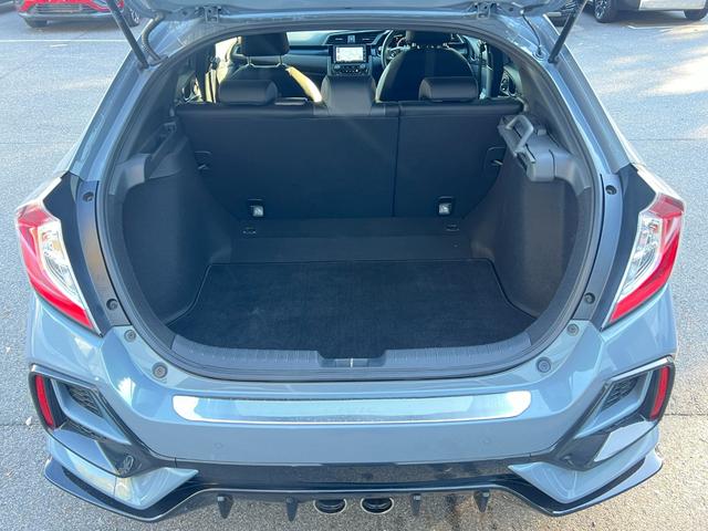 シビック ハッチバック　ギャザズナビ／センシング／シートヒーター／禁煙車／運転席助手席パワーシート／コンビシート／ブラインドスポット／純正１８ＡＷ／ＬＥＤヘッドライト／オートリトラミラー／電子パーキング／スマートキー（40枚目）