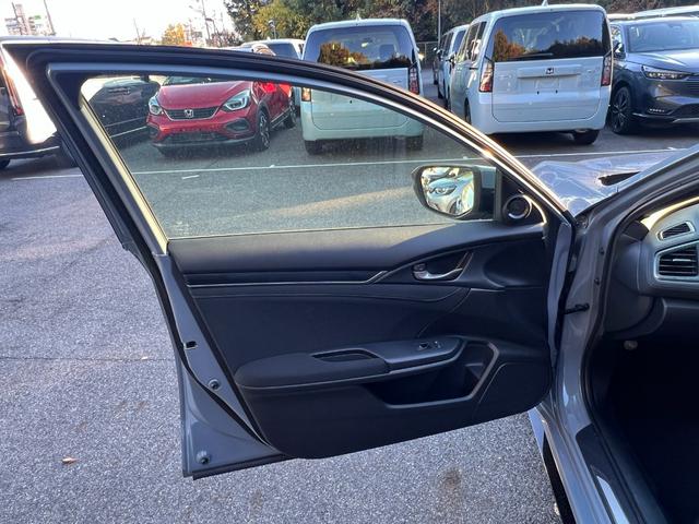 シビック ハッチバック　ギャザズナビ／センシング／シートヒーター／禁煙車／運転席助手席パワーシート／コンビシート／ブラインドスポット／純正１８ＡＷ／ＬＥＤヘッドライト／オートリトラミラー／電子パーキング／スマートキー（47枚目）