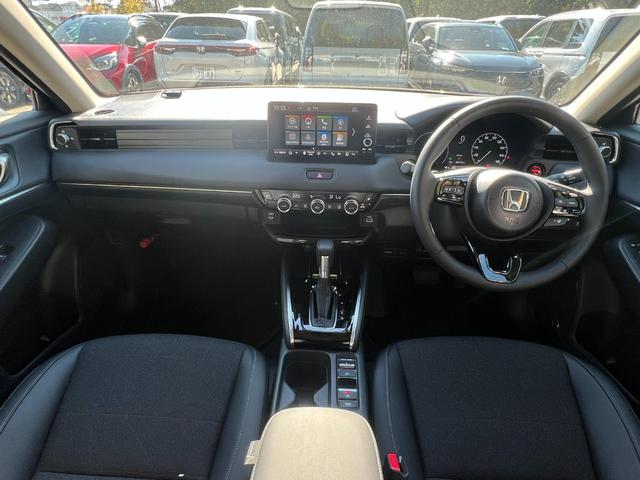 ヴェゼル ｅ：ＨＥＶＺ　元当社デモカー／コネクトディスプレイナビ／ＥＴＣ２．０／ブラインドスポット／ステアリングヒーター／ワイヤレス充電／ＬＥＤヘッドライト／シーケンシャルウインカー／禁煙車／スマートキー（8枚目）