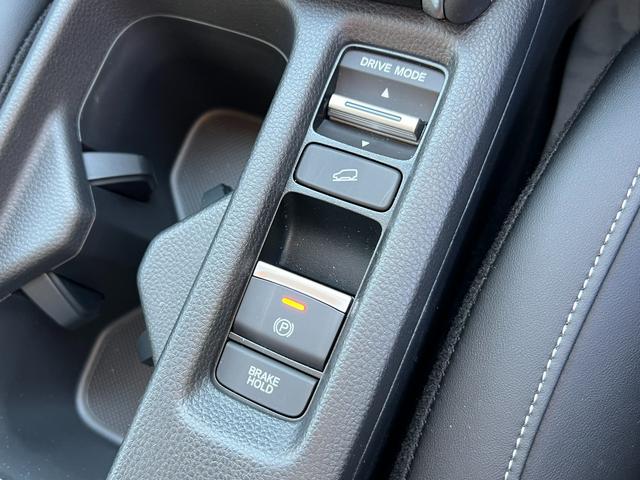 ヴェゼル ｅ：ＨＥＶＺ　元当社デモカー／コネクトディスプレイナビ／ＥＴＣ２．０／ブラインドスポット／ステアリングヒーター／ワイヤレス充電／ＬＥＤヘッドライト／シーケンシャルウインカー／禁煙車／スマートキー（20枚目）