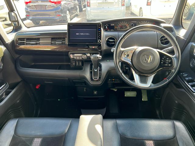 Ｎ－ＢＯＸカスタム Ｇ・Ｌターボホンダセンシング　ギャザズナビ／センシング／スマートキー／両側電動スライドドア／ＥＴＣ／ＬＥＤヘッドライト／オートリトラミラー／サイドエアバックシステム／ドアバイザー／リア５面スモーク／純正１５ＡＷ／（7枚目）