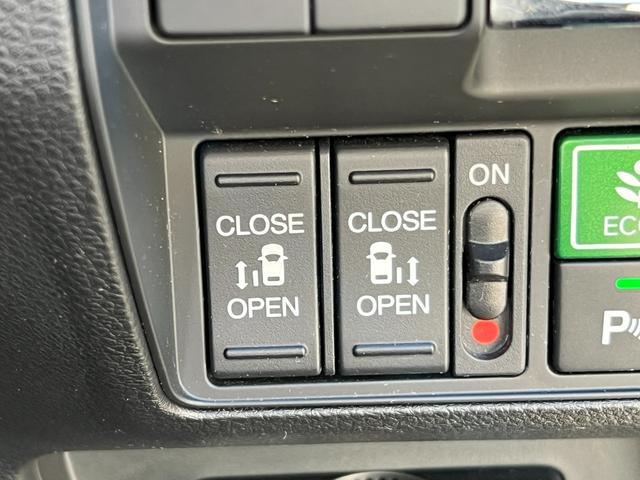 オデッセイハイブリッド ハイブリッドアブソルート・ＥＸホンダセンシング　ギャザズナビ／リア席モニター／センシング／ＭＶＣＳ／ブラインドスポット／ＡＣ電源１５００Ｗ／２列目サンシェード／パワーシート／シートヒーター／両側電動／オートリトラ／サイドエアバック／純正１８ＡＷ／（21枚目）