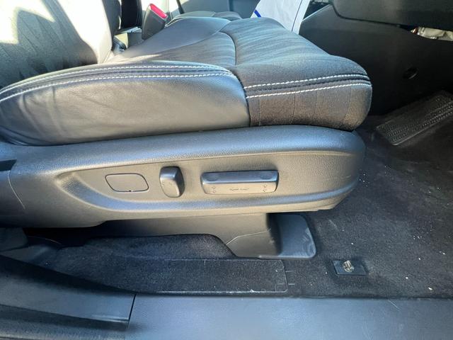 オデッセイハイブリッド ハイブリッドアブソルート・ＥＸホンダセンシング　ギャザズナビ／リア席モニター／センシング／ＭＶＣＳ／ブラインドスポット／ＡＣ電源１５００Ｗ／２列目サンシェード／パワーシート／シートヒーター／両側電動／オートリトラ／サイドエアバック／純正１８ＡＷ／（22枚目）