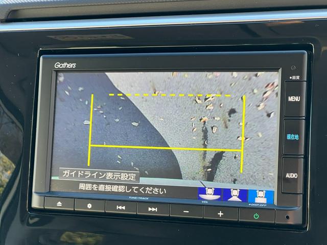 ���A�J�����͐؂�ւ����\�B�󋵂ɍ��킹�ĂR�̎��_���I�׌�ގ��̈��S�������߂܂��B