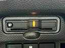 有料道路をキャッシュレスで通行できるETC車載器付きです。運転席足元に設置されています。ETCセットアップ費用は含まれておりません。別途必要となります。