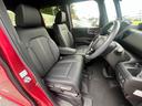 足元もゆったりで長時間の運転も疲れにくいフロントシートです。