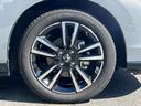アルミホイール装着車です。見た目だけでなく、鉄ホイールより軽く、燃費にも良い影響を与えてくれます。
