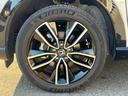 アルミホイール装着車です。見た目だけでなく、鉄ホイールより軽く、燃費にも良い影響を与えてくれます。写真は助手席側フロントです。