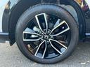 アルミホイール装着車です。見た目だけでなく、鉄ホイールより軽く、燃費にも良い影響を与えてくれます。写真は助手席側フロントです。
