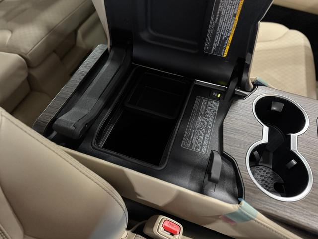 ランドクルーザー ＺＸ　ＪＢＬプレミアムサウンド　リアエンターテイメント　タイヤ空気圧警報システム　クールＢＯＸ　ルーフレール　ムーンルーフ　ベージュレザーシート　パノラミックビューモニター　ブラインドスポットモニター（68枚目）