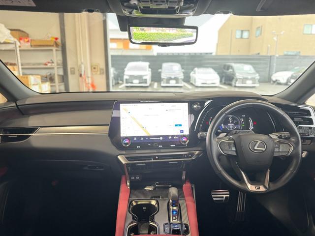 ＲＸ ＲＸ５００ｈ　Ｆスポーツパフォーマンス　パノラマルーフ　ルーフレール　輻射ヒーター　デジタルインナーミラー　３眼ＬＥＤヘッドライト　赤レザーシート　パノラミックビューモニター　ブラインドスポットモニター　１４インチディスプレイオーディオ（8枚目）