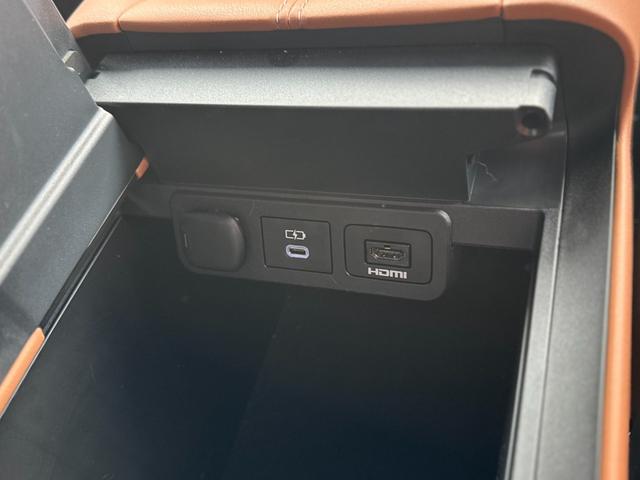 ヴェルファイアハイブリッド Ｚ　プレミア　１３．２型有機ＥＬ後席モニター　左右独立ムーンルーフ　デジタルインナーミラー　ブラウンレザーシート　トヨタチームメイトアドバンストパーク　カラーヘッドアップディスプレイ　パノラミックビューモニター（63枚目）