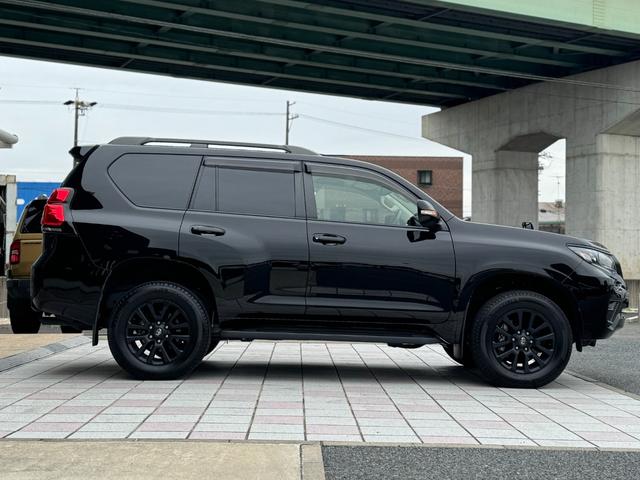 ランドクルーザープラド TX Lパッケージ マットブラックエディション アルパイン9インチナビ・10インチ後席モニター アルパイン12.1インチデジタルミラー HDMIキット ムーンルーフ ルーフレール ベージュレザーシート ベンチレーション パワーシート ETC2.0(6枚目)