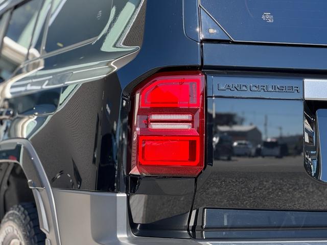 ランドクルーザー250 VX 丸目LLEDヘッドライト モデリスタパッケージ シグネチャーイルミ オーバーフェンダー 20インチAW ルーフラック デジタルインナーミラー ムーンルーフ パノラマビュー ブラインドスポットモニター(43枚目)