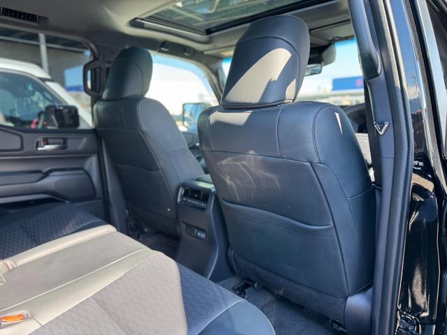 ランドクルーザー250 VX 丸目LLEDヘッドライト モデリスタパッケージ シグネチャーイルミ オーバーフェンダー 20インチAW ルーフラック デジタルインナーミラー ムーンルーフ パノラマビュー ブラインドスポットモニター(52枚目)