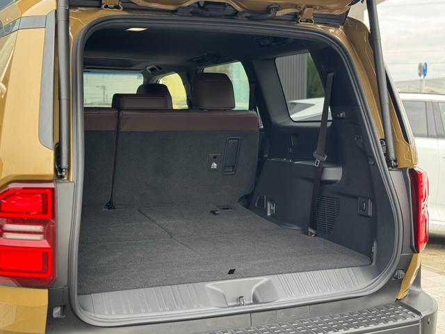 ランドクルーザー250 VXファーストエディション モデリスタパッケージ シグネチャーイルミ 丸目LEDヘッドライト トヨタチームメイト デジタルインナーミラー ムーンルーフ ルーフレール パノラミックビューモニター ブラインドスポットモニター ETC(43枚目)