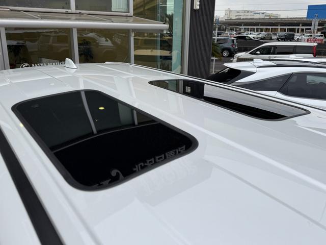 ヴェルファイアハイブリッド Ｚ　プレミア　１３．２型有機ＥＬ後席モニター　デジタルインナーミラー　左右独立ムーンルーフ　トヨタチームメイトアドバンストパーク　カラーヘッドアップディスプレイ　パノラミックビューモニター　ブラインドスポットモニタ（20枚目）