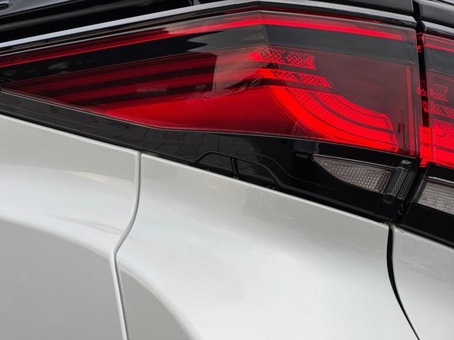 ヴェルファイアハイブリッド Ｚ　プレミア　１３．２型有機ＥＬ後席モニター　デジタルインナーミラー　左右独立ムーンルーフ　トヨタチームメイトアドバンストパーク　カラーヘッドアップディスプレイ　パノラミックビューモニター　ブラインドスポットモニタ（36枚目）