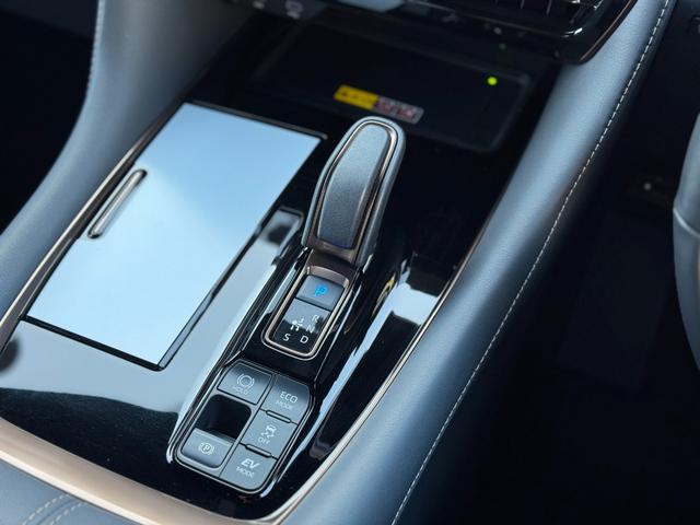 ヴェルファイアハイブリッド Ｚ　プレミア　１３．２型有機ＥＬ後席モニター　デジタルインナーミラー　左右独立ムーンルーフ　トヨタチームメイトアドバンストパーク　カラーヘッドアップディスプレイ　パノラミックビューモニター　ブラインドスポットモニタ（61枚目）