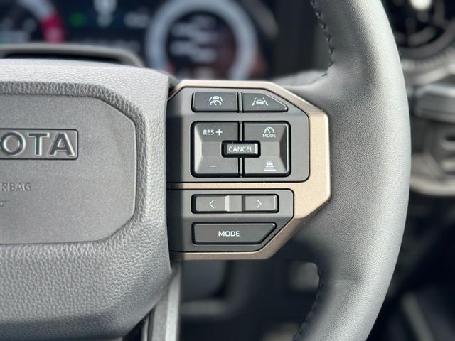 ランドクルーザー２５０ ＺＸファーストエディション　丸目型Ｂｉ－ＢｅａｍＬＥＤヘッドランプ　ＪＢＬプレミアムサウンド　モデリスタインチ２０ＡＷ　ハンズフリーパワーバックドア　トヨタチームメイト　ムーンルーフ　１２．３インチディスプレイ　パノラマビュー（68枚目）