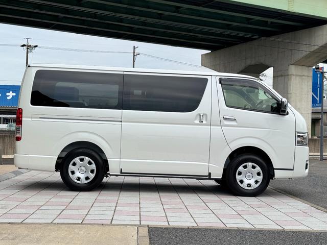 ハイエースバン ロングスーパーＧＬ　ダークプライムＳ　アルパイン１１インチフローティングナビ　パノラミックビューモニター　デジタルインナーミラー　寒冷地仕様　両側パワースライドドア　黒ハーフレザーシート　スカッフプレート　トヨタセーフティーセンス　ＥＴＣ（6枚目）