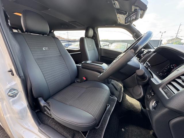 ハイエースバン ロングスーパーＧＬ　ダークプライムＳ　アルパイン１１インチフローティングナビ　パノラミックビューモニター　デジタルインナーミラー　寒冷地仕様　両側パワースライドドア　黒ハーフレザーシート　スカッフプレート　トヨタセーフティーセンス　ＥＴＣ（47枚目）