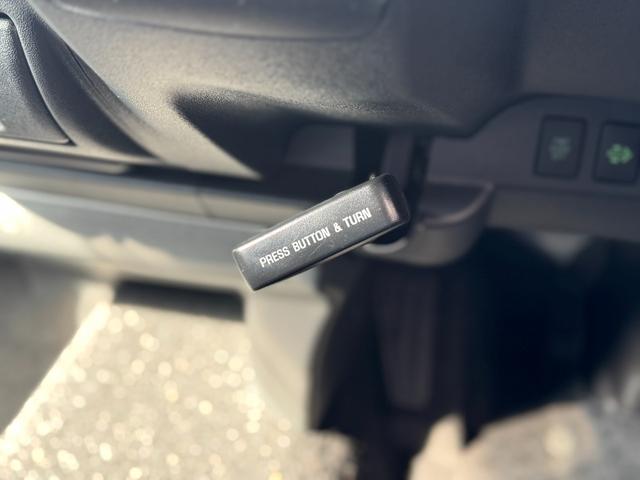 ハイエースバン ロングスーパーＧＬ　ダークプライムＳ　アルパイン１１インチフローティングナビ　パノラミックビューモニター　デジタルインナーミラー　寒冷地仕様　両側パワースライドドア　黒ハーフレザーシート　スカッフプレート　トヨタセーフティーセンス　ＥＴＣ（60枚目）