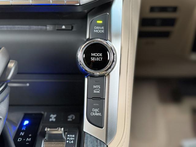 ランドクルーザー ＺＸ　モデリスタエアロ（Ｆ／Ｓ／Ｒ）　ＪＢＬプレミアムサウンド　リアエンターテイメント　タイヤ空気圧警報システム　リア電動デフロック　ルーフレール　ムーンルーフ　マルチテレインモニター　ベージュレザーシート（68枚目）