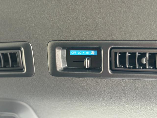 ハイエースバン ロングスーパーGL ダークプライムS 4WD パノラミックビューモニター デジタルミラー オプション15インチAW 両側パワースライドドア LEDヘッドライト 黒ハーフレザーシート トヨタセーフティーセンス AC100V スマートキー(69枚目)