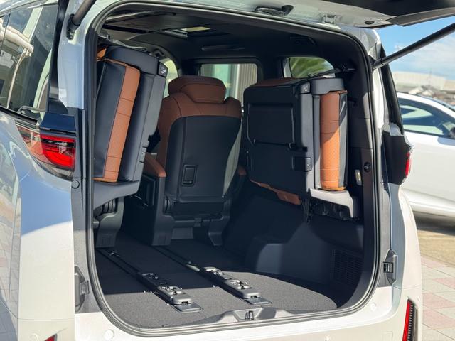 ヴェルファイア Ｚ　プレミア　１３．２型有機ＥＬ後席モニター　ユニバーサルステップ　寒冷地仕様　ブラウンレザーシート　デジタルインナーミラー　ドライブレコーダー　左右独立ムーンルーフ　トヨタチームメイトアドバンストパーク　ＥＴＣ（39枚目）