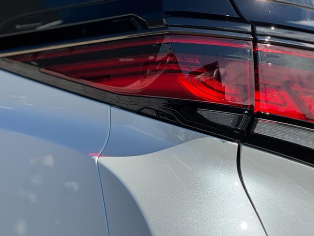 ヴェルファイア Ｚ　プレミア　１３．２型有機ＥＬ後席モニター　ユニバーサルステップ　寒冷地仕様　ブラウンレザーシート　デジタルインナーミラー　ドライブレコーダー　左右独立ムーンルーフ　トヨタチームメイトアドバンストパーク　ＥＴＣ（40枚目）