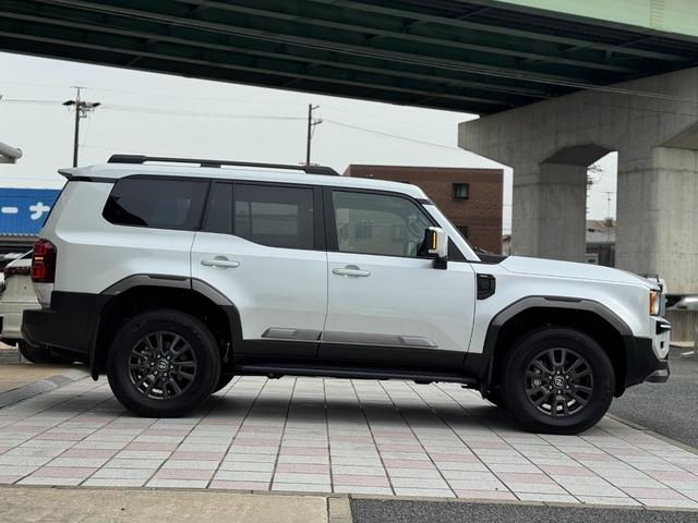 ランドクルーザー２５０ ＶＸ　モデリスタパッケージ　シグネチャーイルミ　オーバーフェンダー／フェンダー／リアステップガード　トヨタチームメイトアドバンストドライブ　ムーンルーフ　デジタルインナーミラー　パノラミックビューモニター（6枚目）