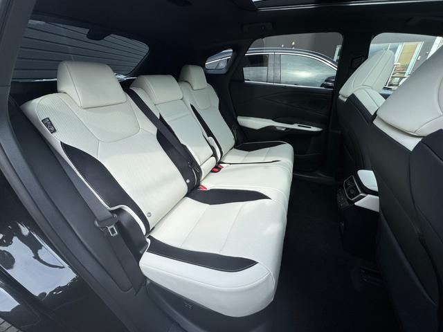 RX RX350 Fスポーツ パノラマルーフ 輻射ヒーター オレンジキャリパー デジタルインナーミラー 寒冷地仕様 ホワイトレザーシート 14インチディスプレイオーディオ パノラミックビューモニター ブラインドスポットモニター(49枚目)