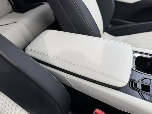 RX RX350 Fスポーツ パノラマルーフ 輻射ヒーター オレンジキャリパー デジタルインナーミラー 寒冷地仕様 ホワイトレザーシート 14インチディスプレイオーディオ パノラミックビューモニター ブラインドスポットモニター(66枚目)